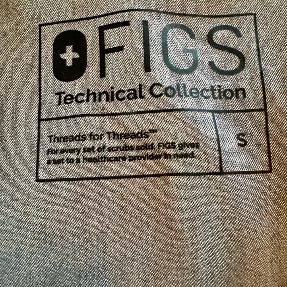 FIGS Charcoal Gray V-Neck Medical Scrub Top - Picture 7 of 10